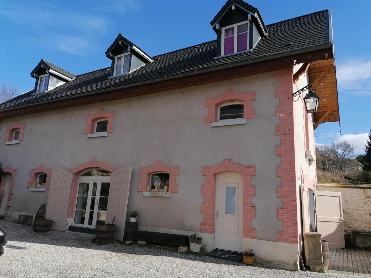 L'Annexe Du Chateau De Saint Genix Экстерьер фото